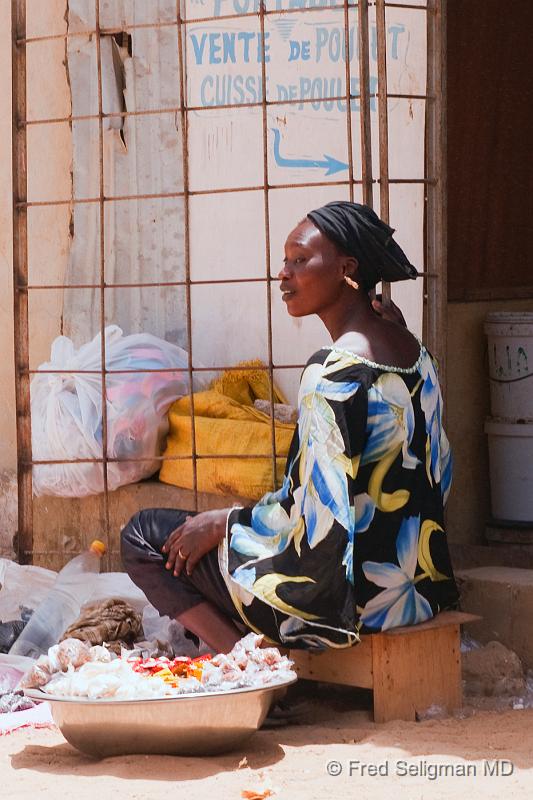 20090529_121622 D3 P1 P1.jpg - Lady selling wares, small village near Dakar